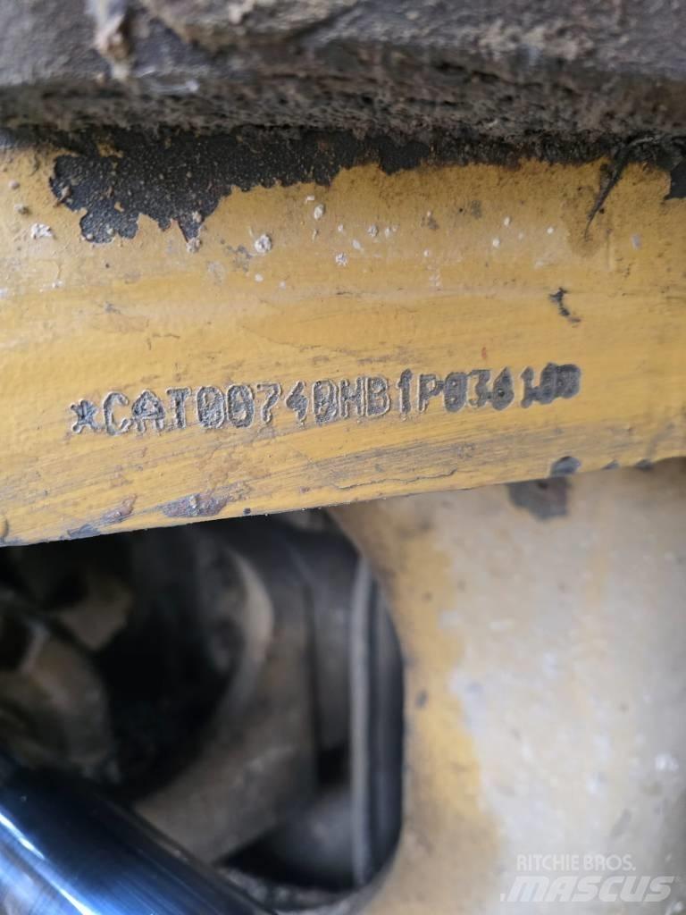 CAT 740 Kĺbové nákladné autá