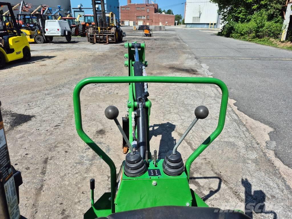 John Deere 1025 R Traktory