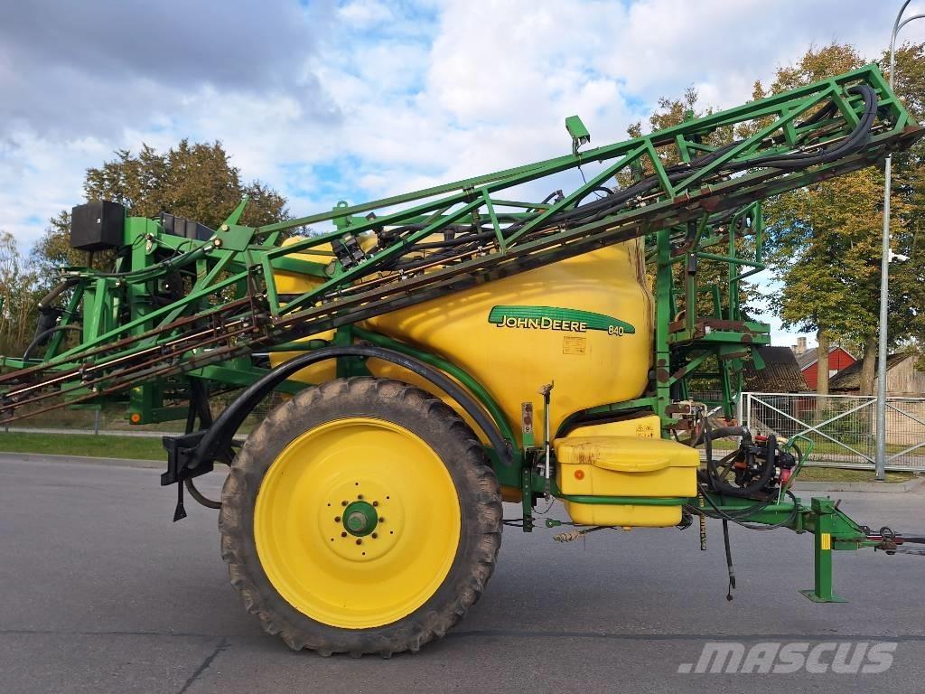 John Deere 840 Ťahané postrekovače