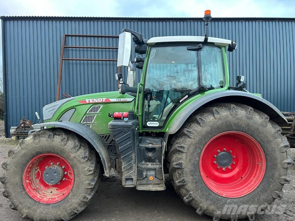 Fendt 724 Profi Plus Traktory