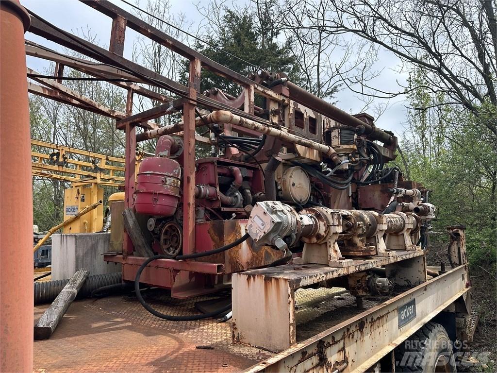 Navistar 1854 Plošinové nákladné automobily/nákladné automobily so sklápacími bočnicami