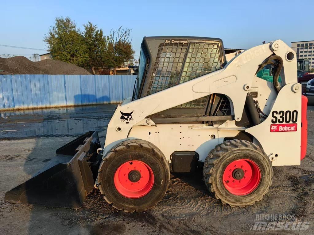 Bobcat S 300 Šmykom riadené nakladače