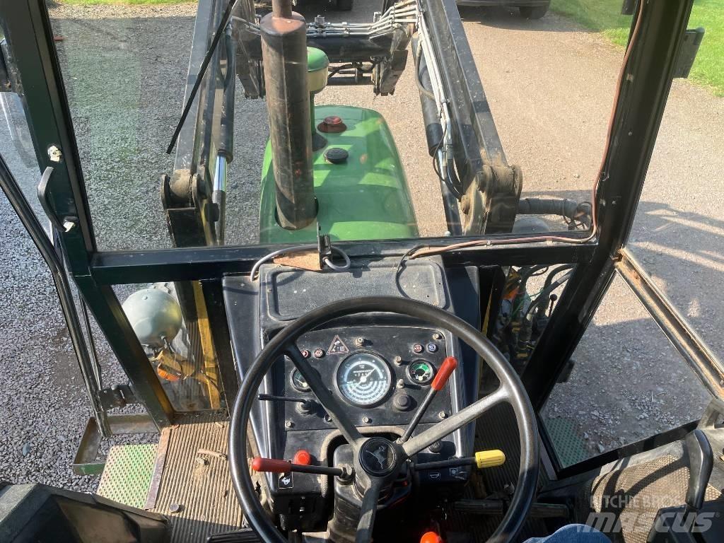 John Deere 2130 Traktory