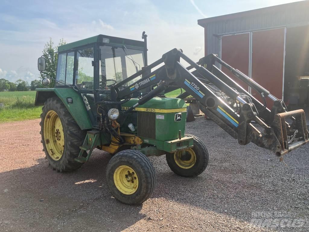 John Deere 2130 Traktory