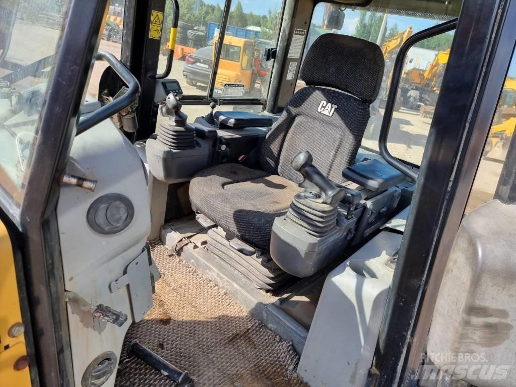 CAT D 6 K LGP Pásové dozéry
