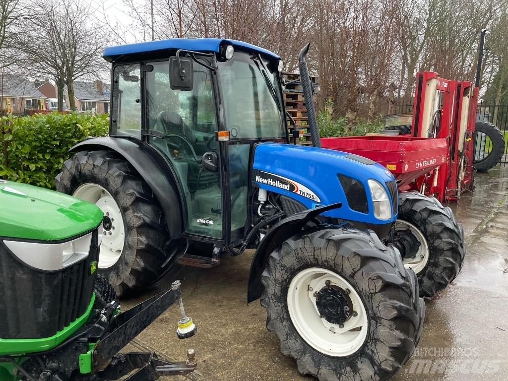 New Holland TN75SA Traktory
