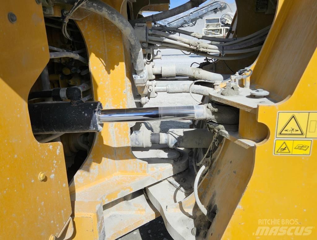 CAT 982 M Kolesové nakladače