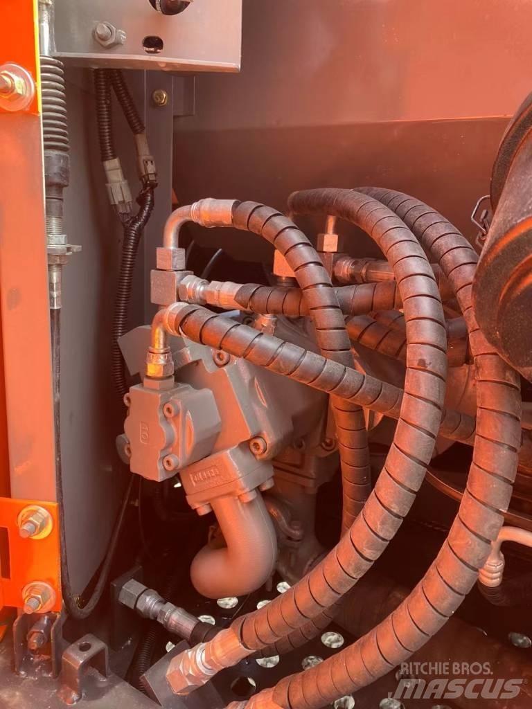 Hitachi 70-5A Pásové rýpadlá
