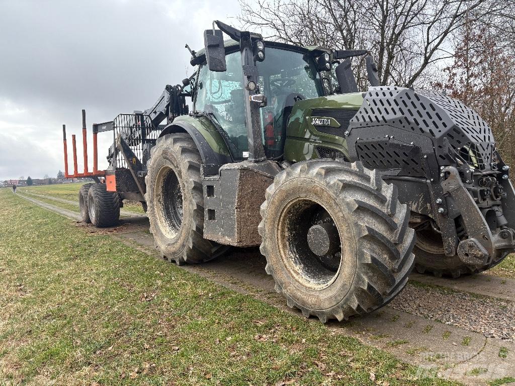 Valtra Q 305 Traktory