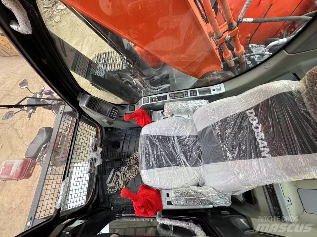 Doosan DX 300 Pásové rýpadlá