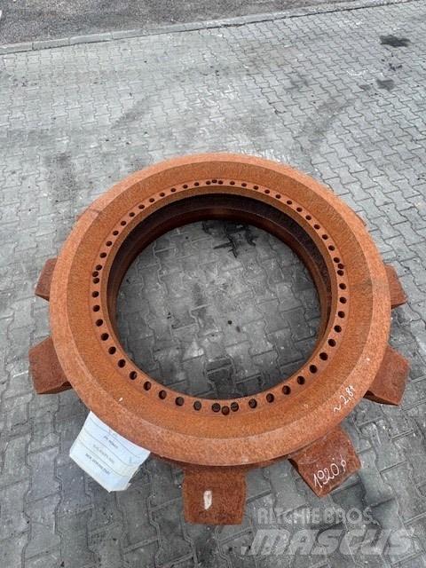 CAT 6040 SPROCKET Pásy, reťaze a podvozok