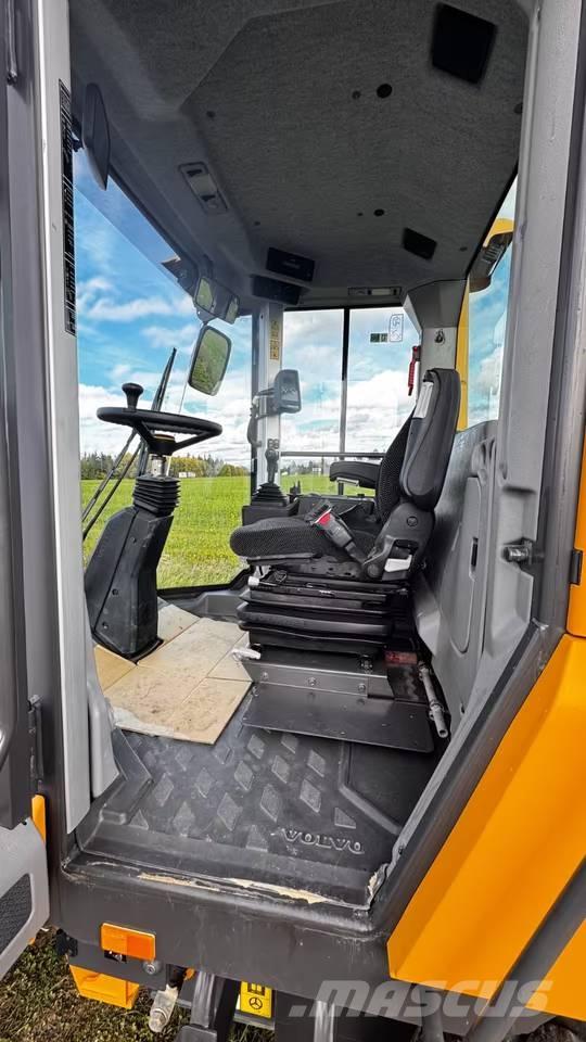 Volvo SD75B Ťahačové valce