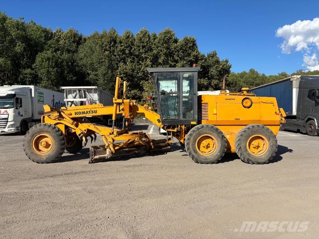 Komatsu GD 530 A Grejdery