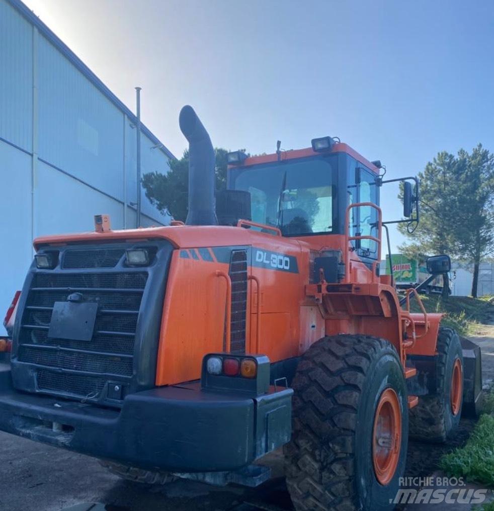 Doosan DL 300 Kolesové nakladače
