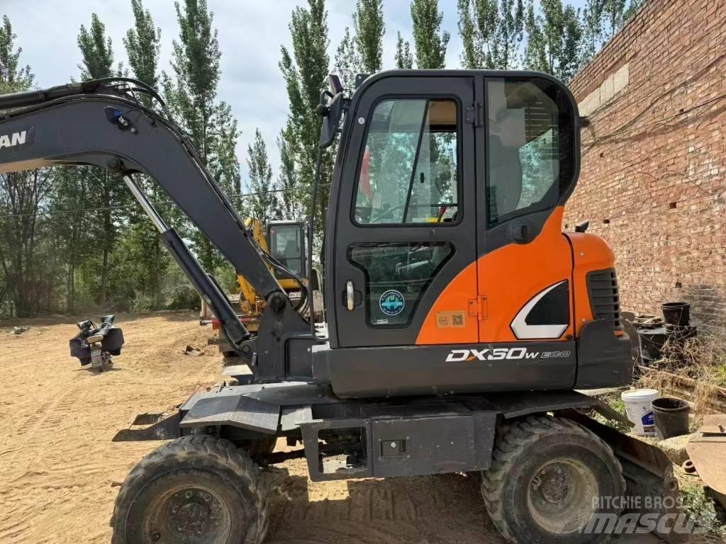 Doosan DX60W Kolesové rýpadlá