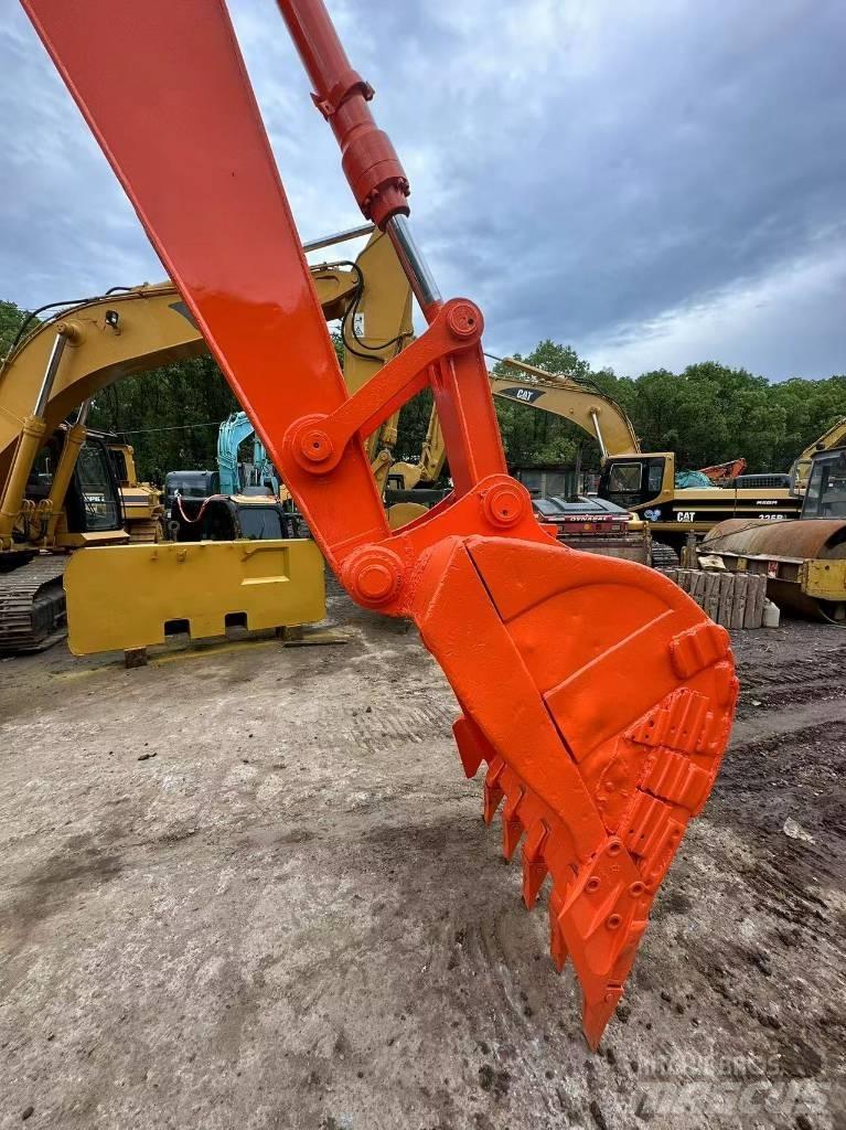 Hitachi ZX200 Pásové rýpadlá