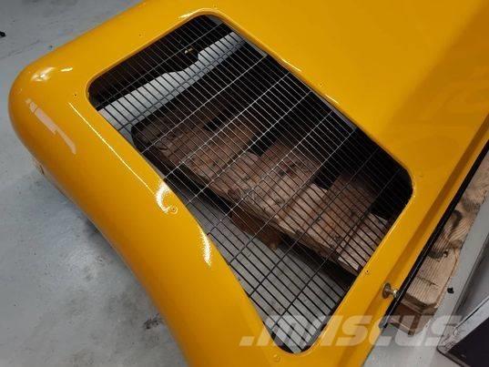 JCB 537-135 bonnet Kabíny a interiér