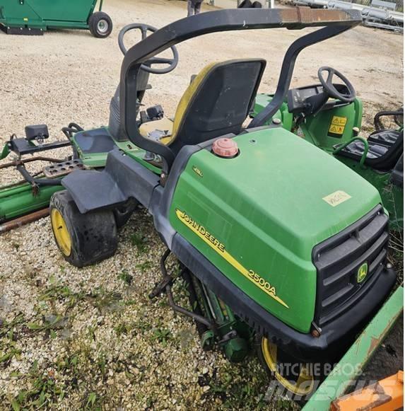 John Deere 2500 A Kosačky greenov