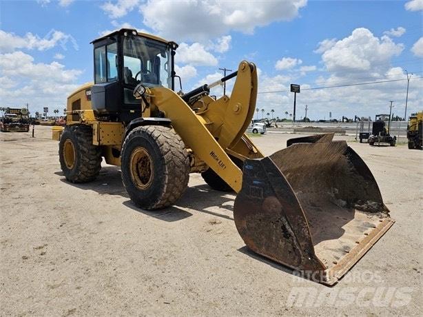 CAT 966M Kolesové nakladače