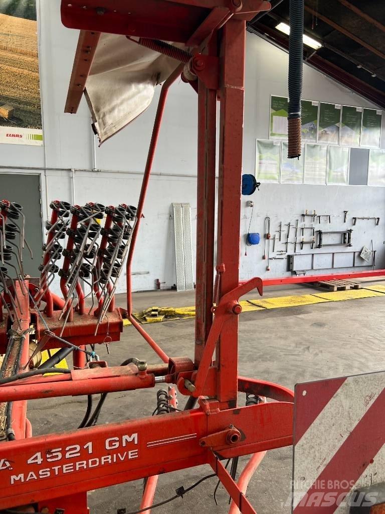 Kuhn GA 4521 Obracače a zhrabovače sena