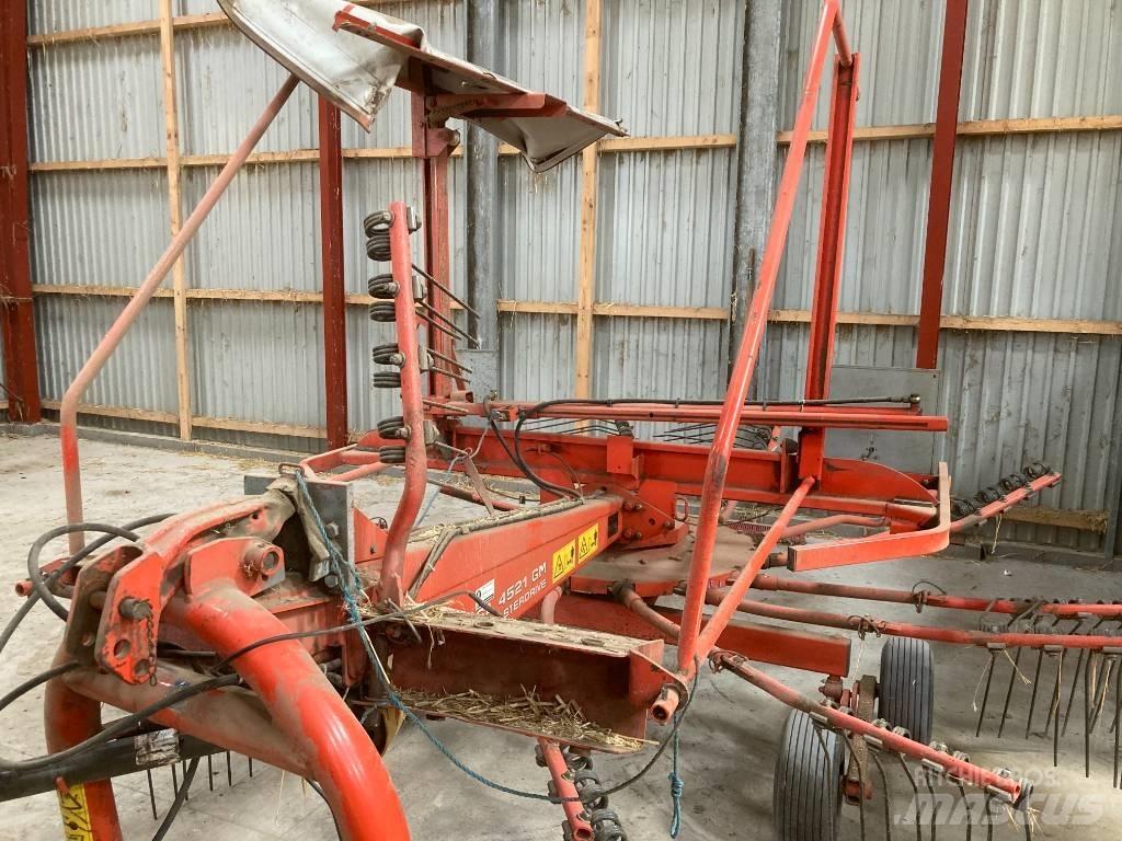 Kuhn GA 4521 Obracače a zhrabovače sena