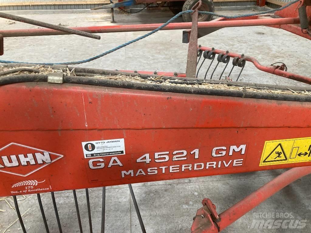 Kuhn GA 4521 Obracače a zhrabovače sena