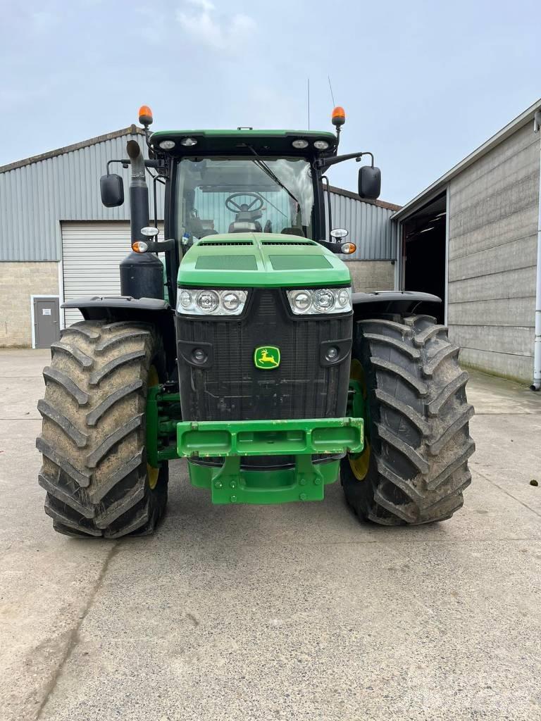 John Deere 8270 R Traktory