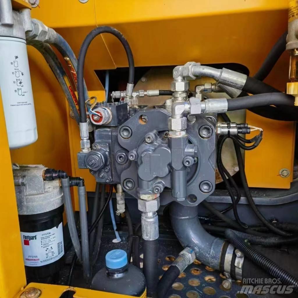 XCMG XE 135 D Pásové rýpadlá