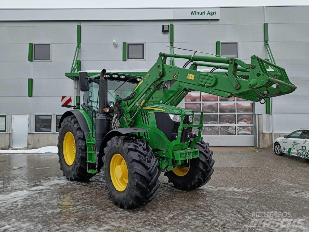 John Deere 6215 R Traktory