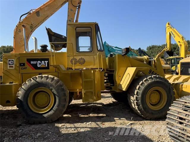 CAT 966 F Kolesové nakladače