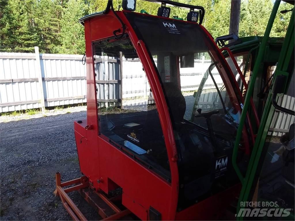 Komatsu 951 Kabíny a interiér