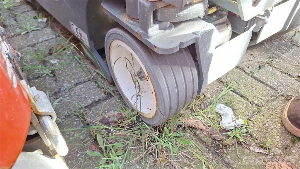 SkyJack SJ12 Ďalšie zdvíhacie zariadenia a plošiny