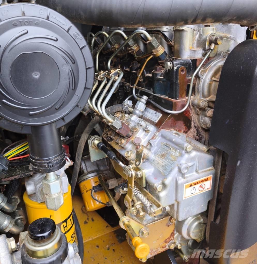 CAT 216 B Mininakladače