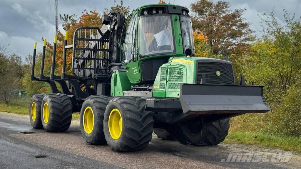 John Deere 1210 E Lesné traktory