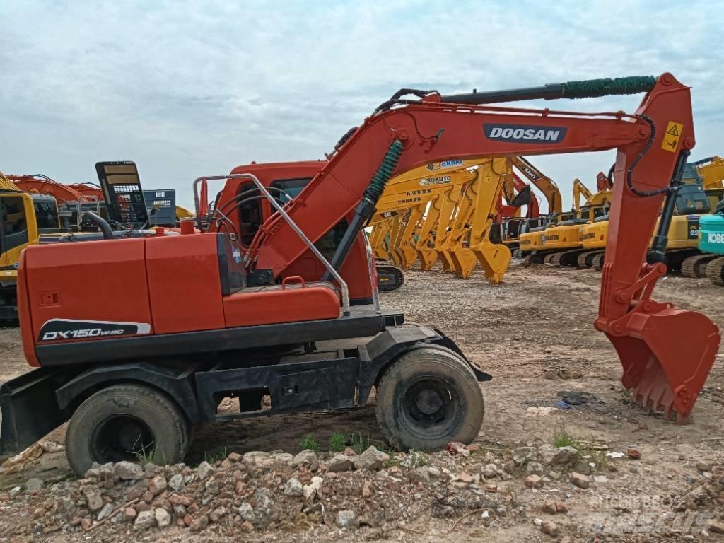 Doosan DH 150 W-7 Pásové rýpadlá