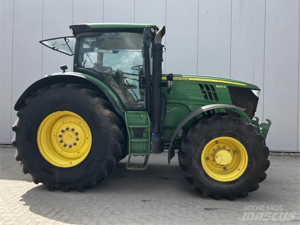 John Deere 6210R Traktory