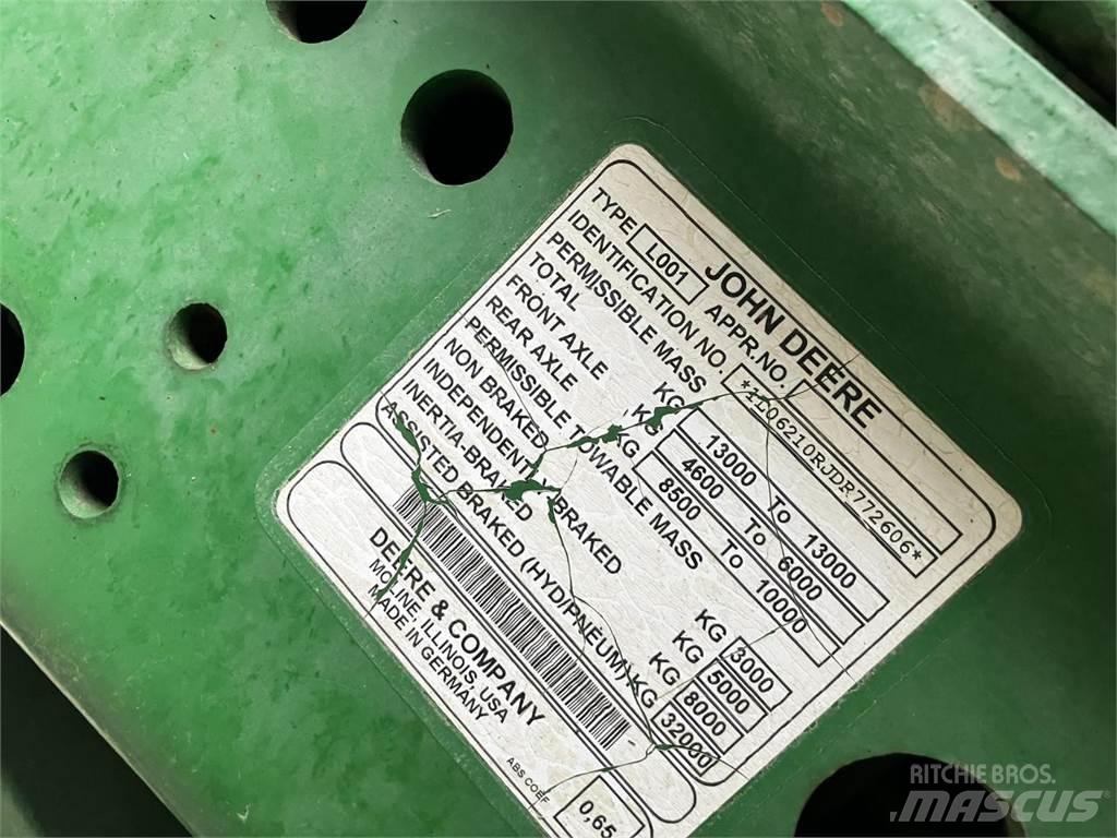 John Deere 6210R Traktory