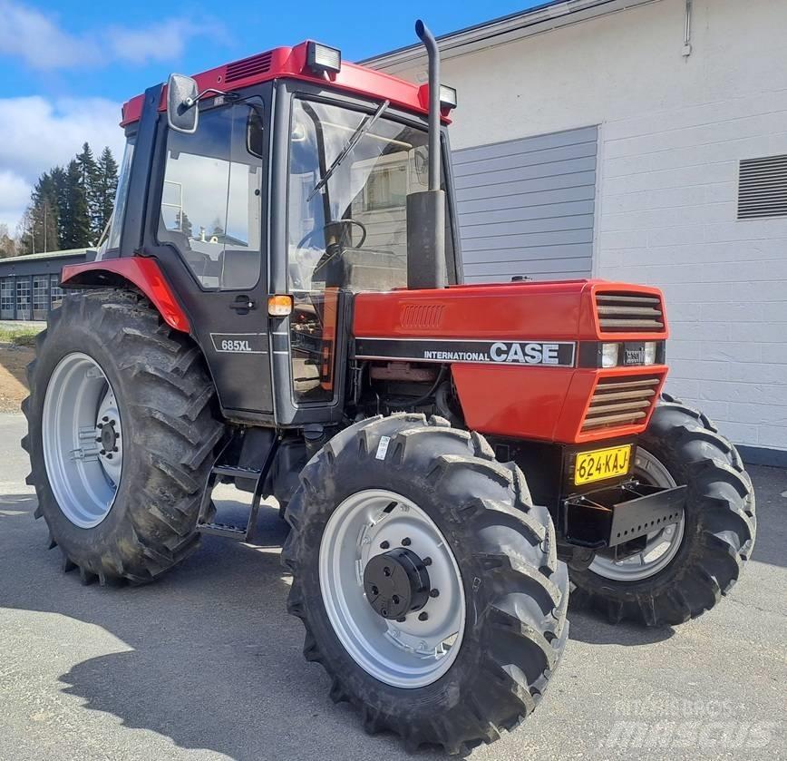 Case IH 685 XL Traktory
