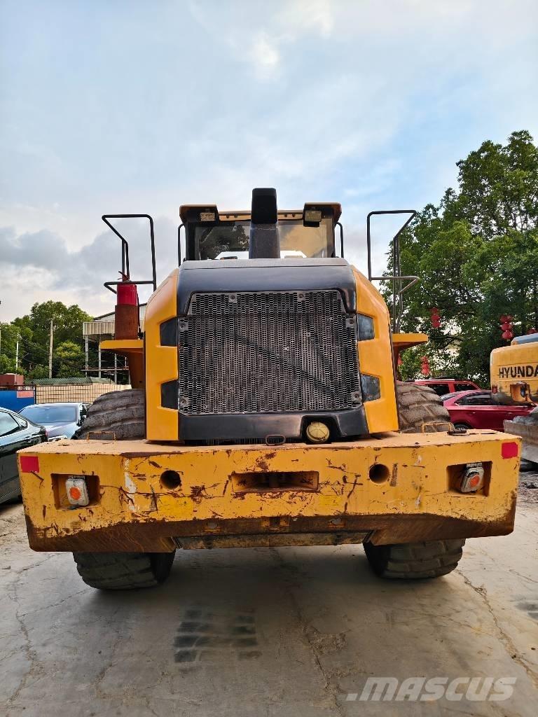 Volvo L 120 Kolesové nakladače