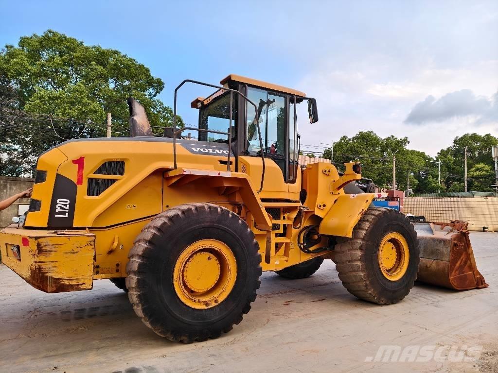 Volvo L 120 Kolesové nakladače