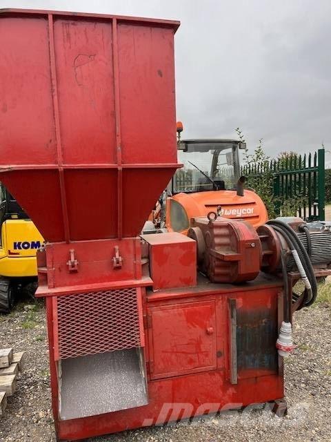 MG 220XL Triediace zariadenie