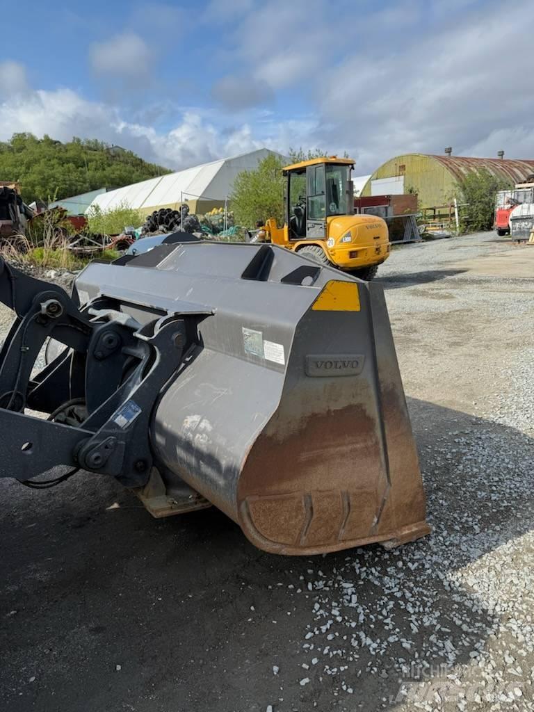 Volvo L 70 H Kolesové nakladače