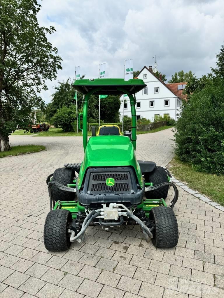 John Deere 8700 A Kosačky fervejí