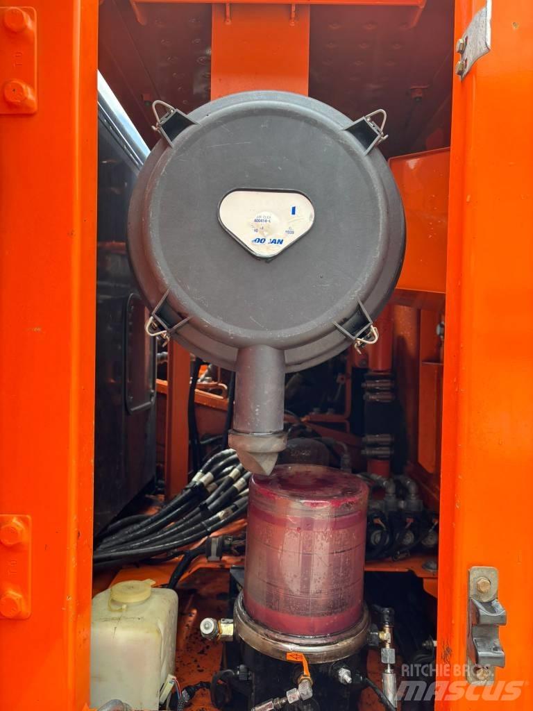 Doosan DX 225 LC-3 Pásové rýpadlá