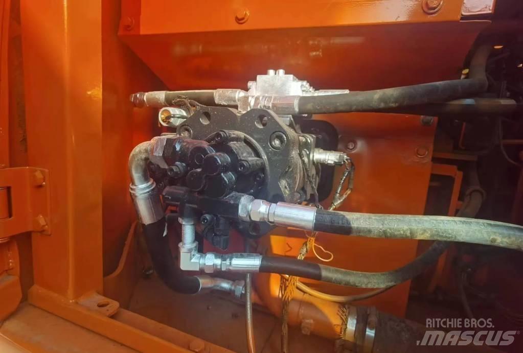 Doosan DX 140 LC Pásové rýpadlá