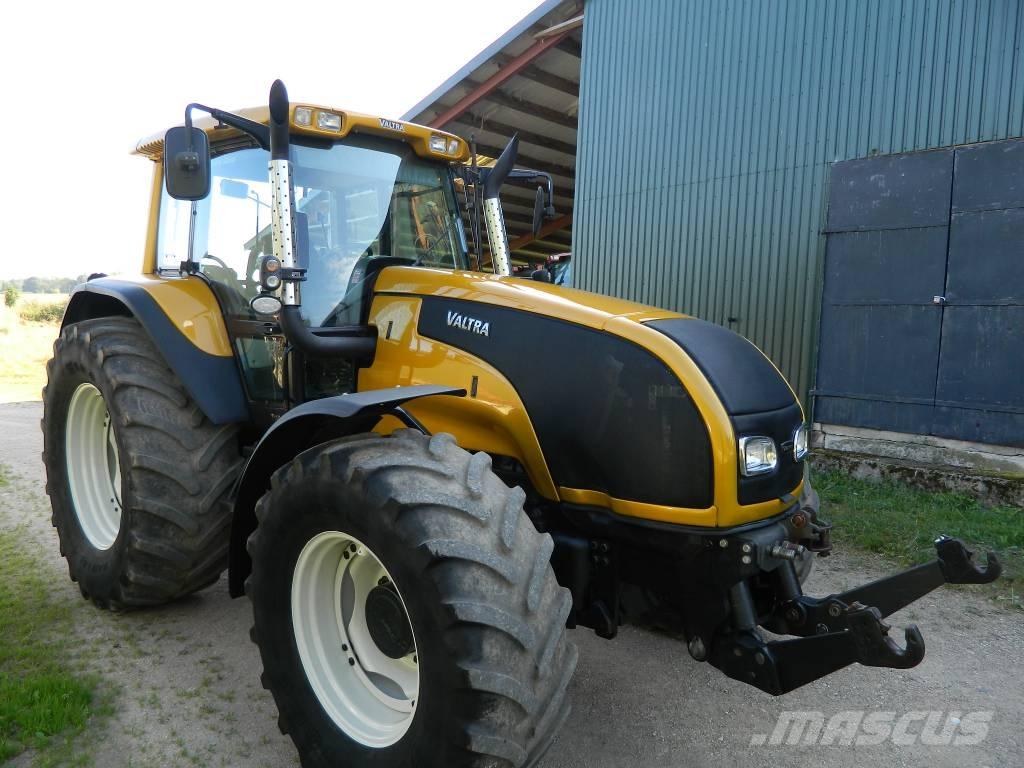 Valtra T 140 Traktory