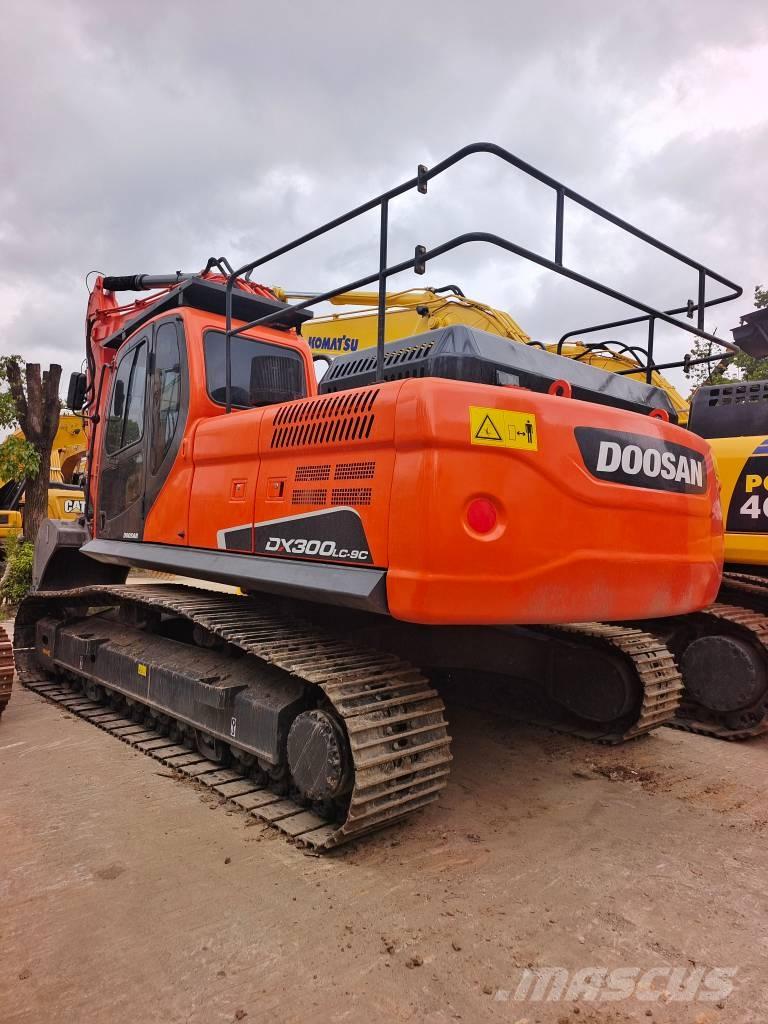 Doosan DX 300LC Pásové rýpadlá