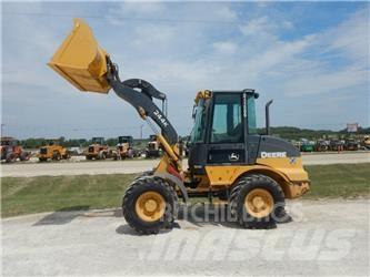 John Deere 244K Kolesové nakladače