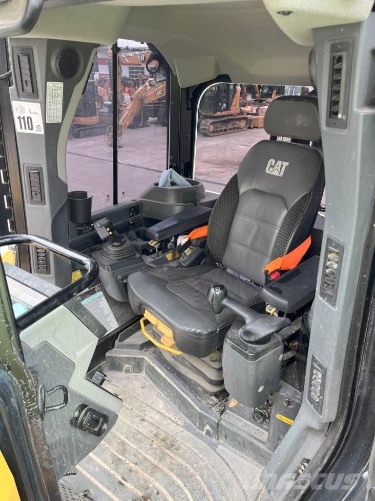 CAT D 5 LGP Pásové dozéry