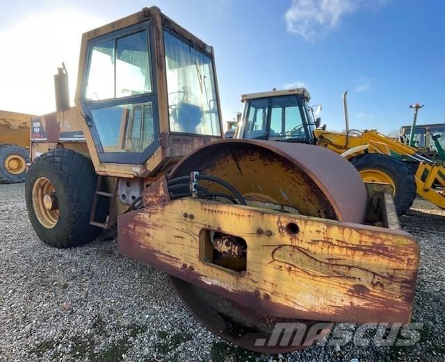 Komatsu JV110WA-HD Ťahačové valce